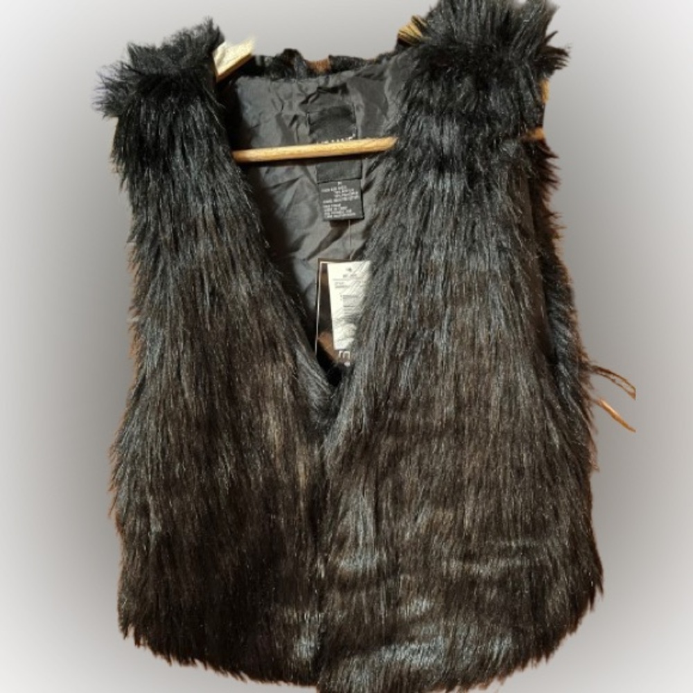 Me Jane Black Faux Fur Vest